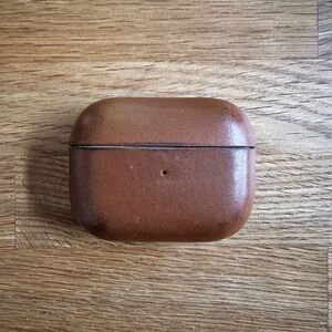 Nomad AirPods Pro 2 leather case